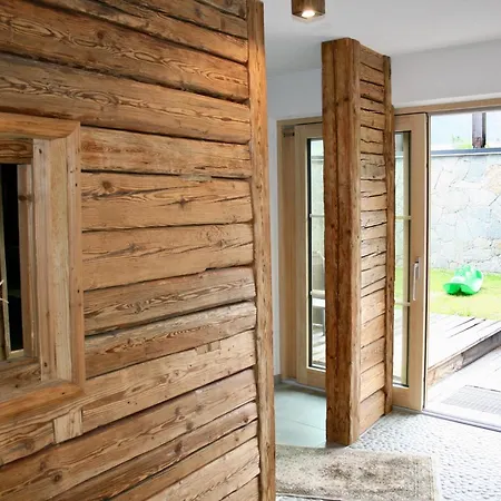 齐勒与小提琴公寓